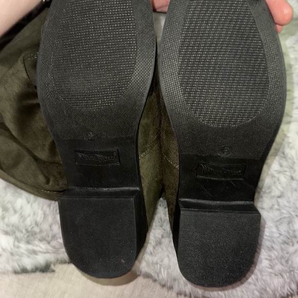 NWOT. Woman’s Nature Breeze Olive green suede knee high boots. Size 8. - Picture 5 of 5